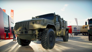 VIDEO: Simplified Typhoon-VDV Rover, Selfprop AT Missile System and Linza Medevac Armored Car at Army-2018 Forum